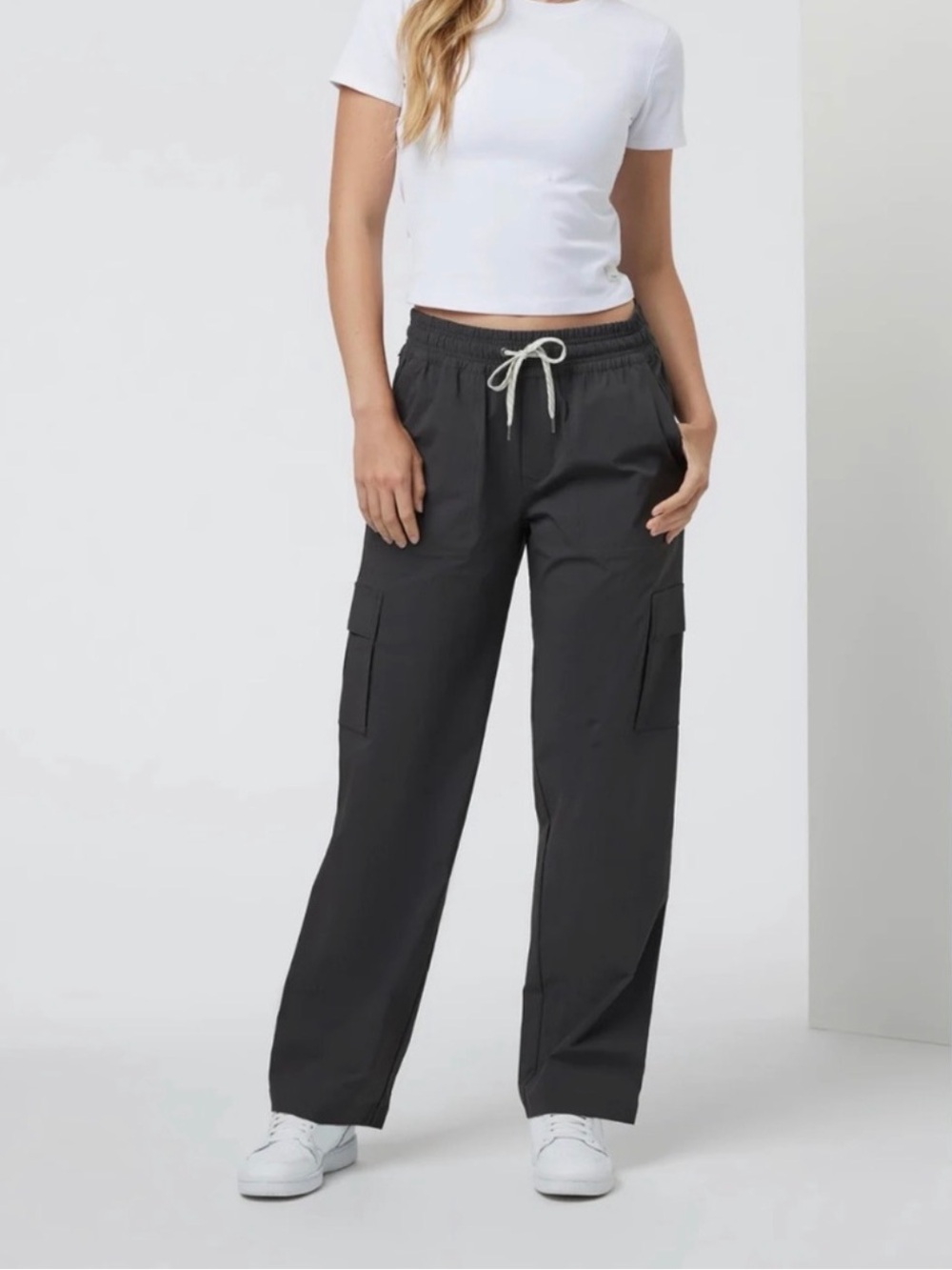 NWT women’s Vuori Vintage dark grey Birch Cargo Pant size large - Picture 2 of 6